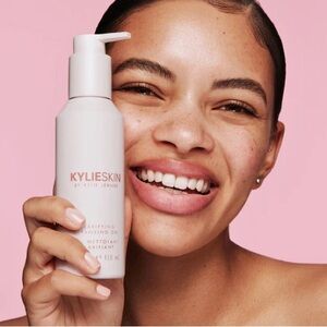 Kylie Cosmetics Clarifying Cleansing Gel